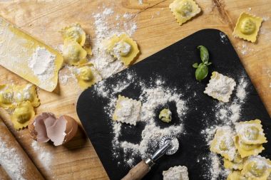 mantı, makarna çeşitleri dolma hamur kesme yapma