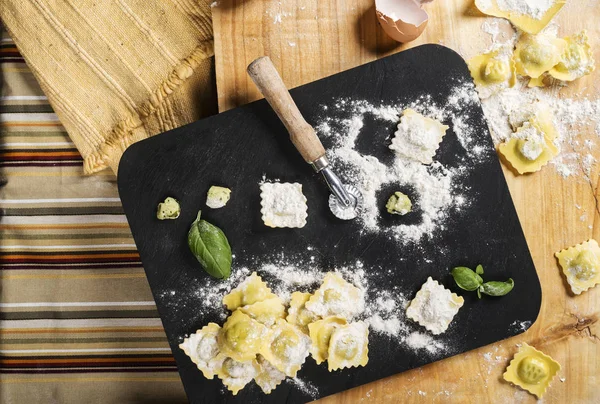 mantı, makarna çeşitleri dolma hamur kesme yapma