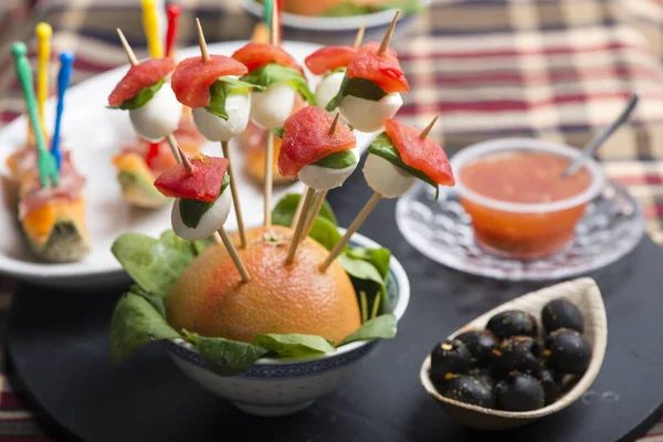 domates mozzarella şiş 