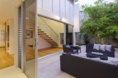 Modern arka bahçe