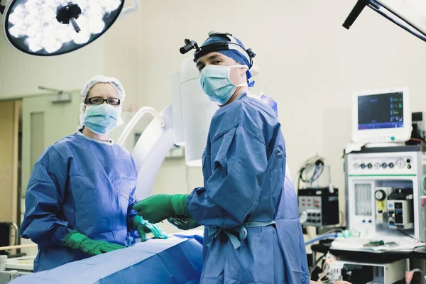 Chirurg Und Krankenschwester Persönlicher Schutzausrüstung Psa Operationssaal Ausbruch Der Covid — Stockfoto