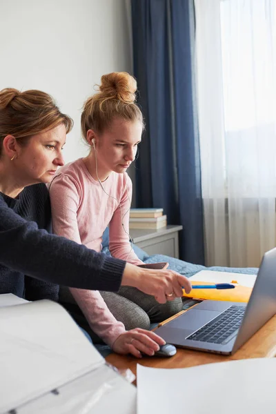 Women Mother Daughter Working Learning Remotely Doing Job Video Chat — Stock Photo, Image