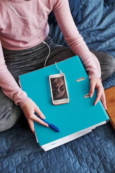 Vrouw Meisje Werken Leren Afstand Doen Van Werk Huiswerk Tijdens — Stockfoto