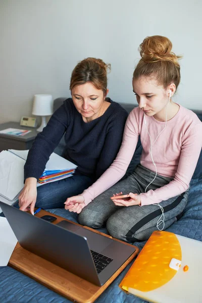 Women Mother Daughter Working Learning Remotely Doing Job Video Chat — Stock Photo, Image