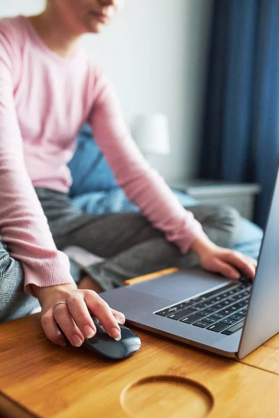 Teenage Girl Working School Tasks Remotely Her Laptop Home Covid — Stock Photo, Image