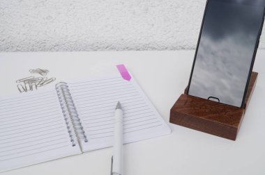 Ofis işi ev defteri beyaz Knob cep telefonu öğeleri Chancellery iş planlama