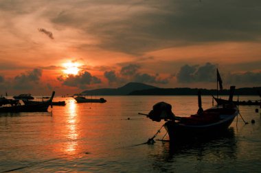 Sunset'teki balıkçı teknesi 