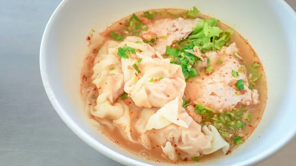 Tom Yum Porco Wonton Sopa Quente Azeda Bolinho Porco Frutos — Fotografia de Stock