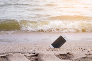 Kayıp akıllı telefon yok Plajı'nda düştü