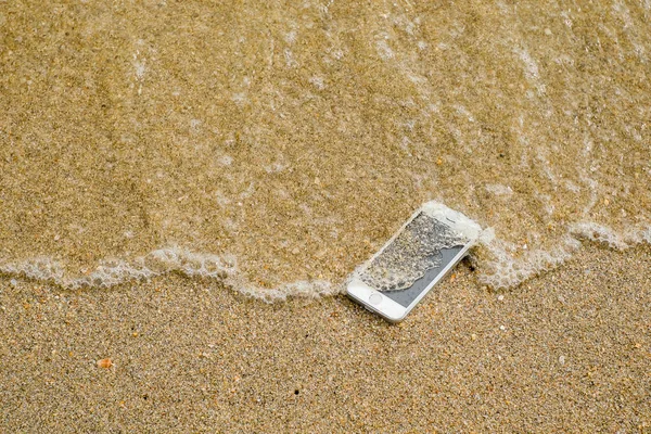 Lost Smart Phone fell Disappear at beach — Stock Photo, Image