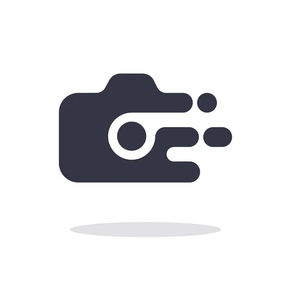 Icono de cámara en estilo plano de moda aislado en el símbolo de la cámara de fondo blanco para su sitio web — Vector de stock