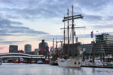 Gemi Mare Frisium Hamburg şehir ve liman demirli turizm ile.