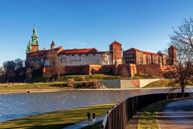 Krakow şehrinde Kraliyet Kalesi ile Wawel hill