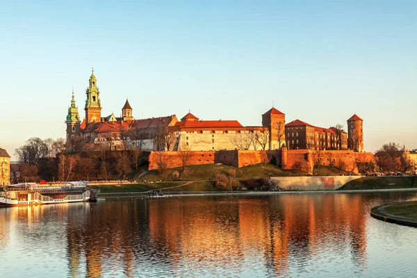 Krakow şehrinde Kraliyet Kalesi ile Wawel hill