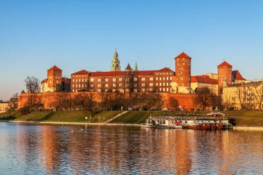 Krakow şehrinde Kraliyet Kalesi ile Wawel hill