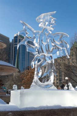 Yaratık buz heykeli, Winterlude, Ottawa, 8 Şubat 2017