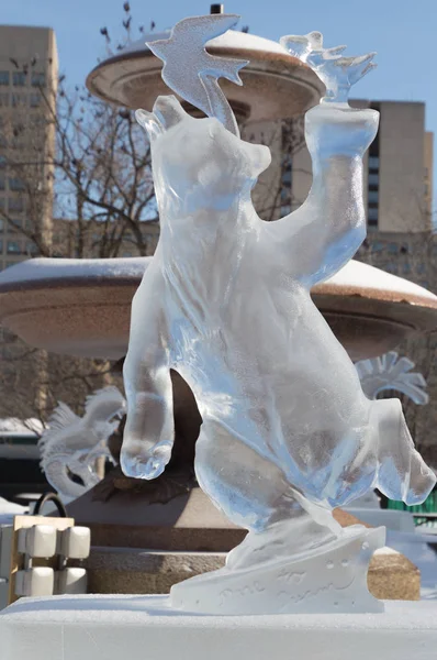 Oso escultura de hielo en Winterlude, Ottawa, Feb 8, 2017 — Foto de Stock