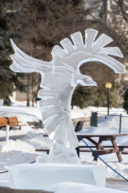 Karga buz heykeli, Winterlude, Ottawa, 8 Şubat 2017 kartal.