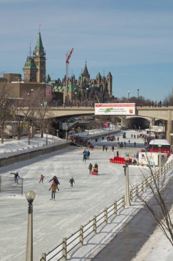 Kalabalık buz üzerinde Rideau kanalı, Winterlude, Ottawa, 8 Şubat 2017