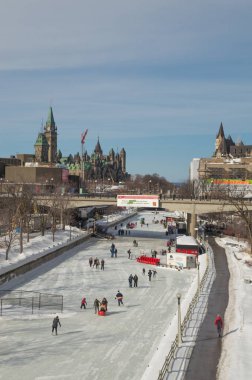 Kalabalık buz üzerinde Rideau kanalı, Winterlude, Ottawa, 8 Şubat 2017
