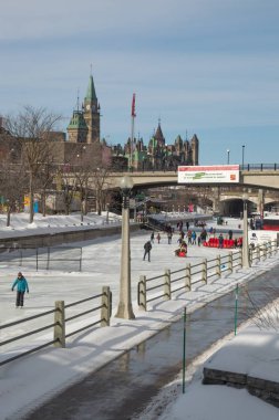 Kalabalık buz üzerinde Rideau kanalı, Winterlude, Ottawa, 8 Şubat 2017