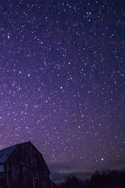 Granero Rural Por Noche Con Estrellas Árboles Una Granja Ontario — Foto de Stock
