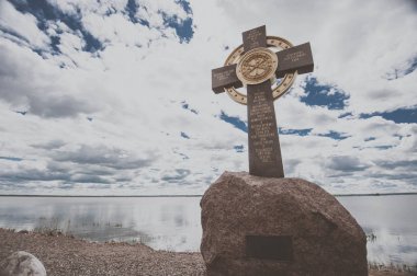 Rostov, Rusya - 8 Mayıs 2017: Yaz görünümünü memorial lake Nero kıyısında