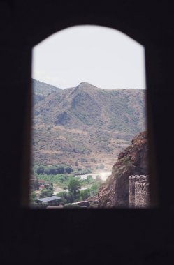 Rabati kale kulede penceresinde