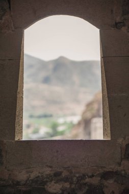 Rabati kale kulede penceresinde