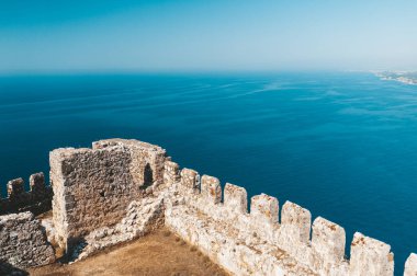 Alanya Kalesi ve deniz manzarası duvarı
