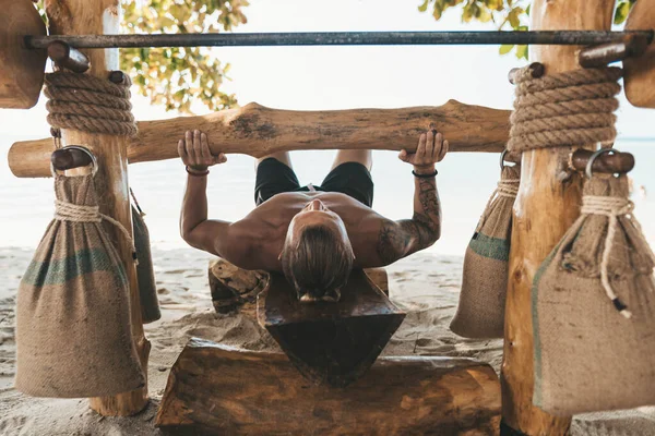 Muscle Man Training Eco Gym Beach Wooden Fitness Equipment — Stock Photo, Image