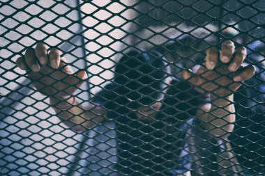 umutsuz adam içinde belgili tanımlık kafes