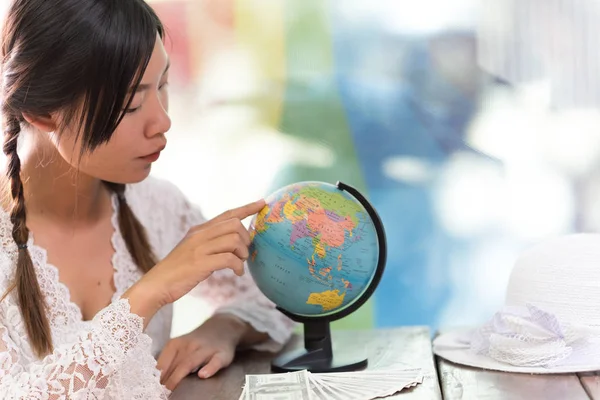 Women explore the globe to plan their trip — Stock Photo, Image