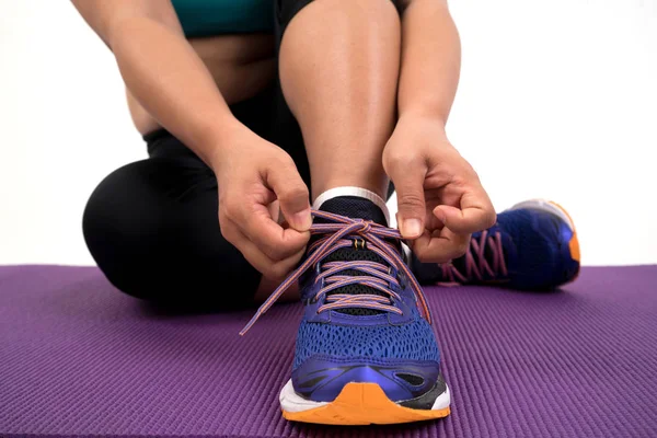 Gordinha mulher fazendo fitness — Fotografia de Stock