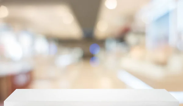 Defocused convenience store with wooden shelf — Stock Photo, Image