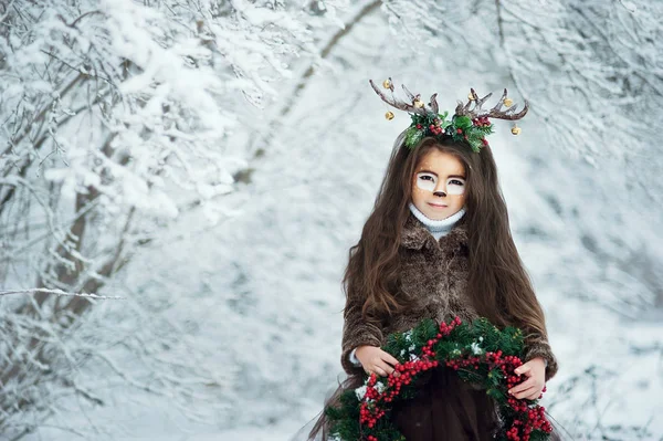 Märchenhafte Mädchen Porträt Eines Kleinen Mädchens Hirschkostüm Mit Gemaltem Gesicht — Stockfoto
