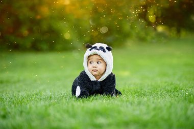 Çocuk giyen Panda ayısı uygun 