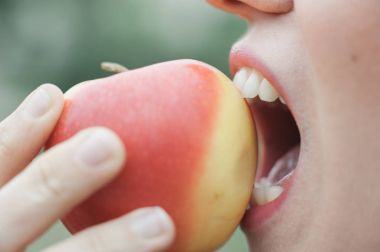 bir elma dişleri lokma