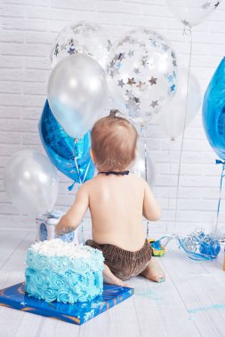 ilk doğum günü için pasta. Sahne