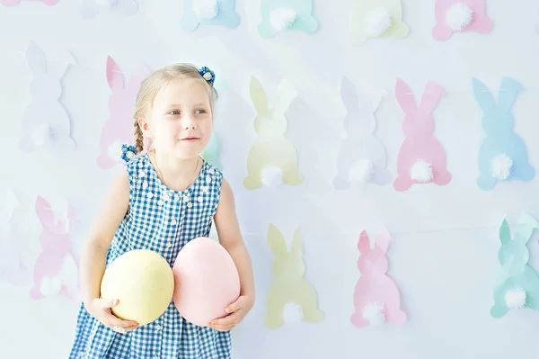 Cute Funny Girl Decorative Color Easter Eggs Posing Background Wall — Stock Photo, Image