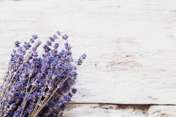 Lavender flowers, bouquet on rustic background, overhead — Stock Photo, Image