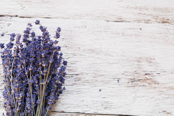 Lavender flowers, bouquet on rustic background, overhead — Stock Photo, Image