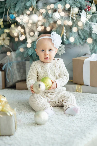 Beautiful girl near decorated Christmas tree — Stock Photo, Image