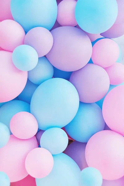 Pembe ve nane balonları fotoğraf duvarı doğum günü süslemesi