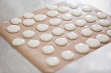 Kurabiye ve Fransız tatlısı hazırlama işlemi.,