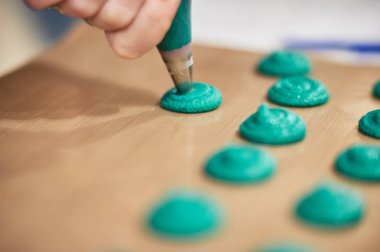 Kurabiye ve Fransız tatlısı hazırlama işlemi.,