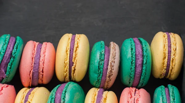 Sweet macarons on retro dark background. Top view, Holiday time Bakery concept. — Stock Photo, Image