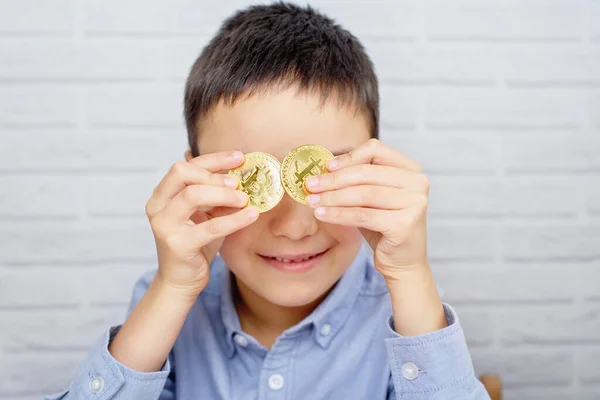 Little Boy Holding Bitcoin Coin Coin Focus Child Holding Cryptocurrency — Stock Photo, Image