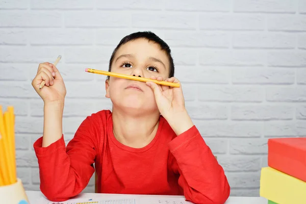 Ärgerlicher Langweiliger Schüler Beim Hausaufgabenmachen Kind Müde Von Hausaufgaben Lernen — Stockfoto