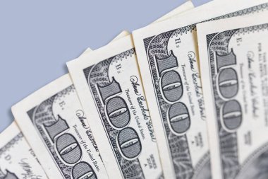 100 dolarlık banknotu Dar Alan Derinliği ile kapat. 100 dolarlık banknot. finansal kavram.